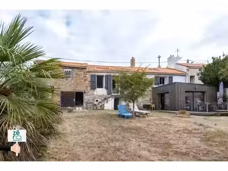 maison familiale avec accès direct au lay bien atypique de