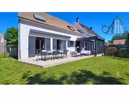 maison familiale rénovée de 130 m2  jardin  véranda et garag