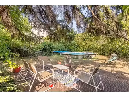 maison atypique avec jardin et piscine