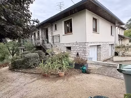 maison familiale 6 chambres terrain 835m2. gare sncf  carriè