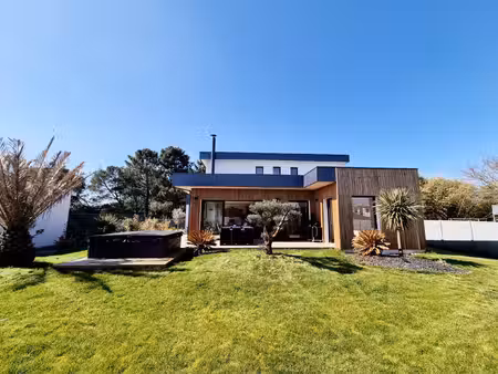 le haillan maison d'architecte 150 m2  dépendance 43 m2 et