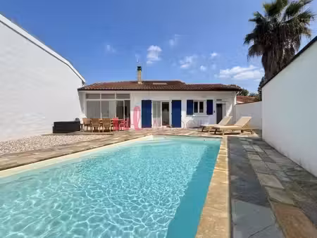 a vendre à ondres maison avec piscine  aux portes du pays basque