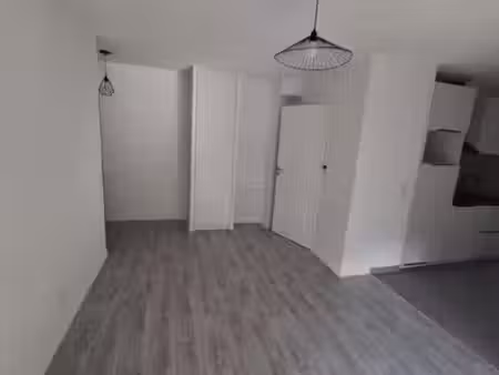 location appartement 1 pièce 27 m² à saint-pierre-du-perray (91280)  750 €