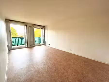 location appartement 2 pièces 42.5 m² à sainte-genevieve-des-bois (91700)  784 €