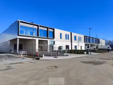 kmo-units à vendre dans un emplacement stratégique à born...