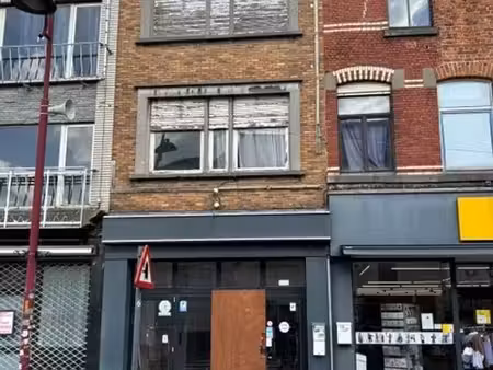 commercieel gelegen  volledig te renoveren handelshuis me...