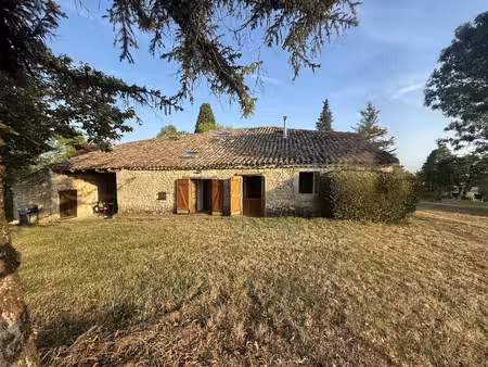 maison en pierre avec 4 chambres  grange attenante terrain autour