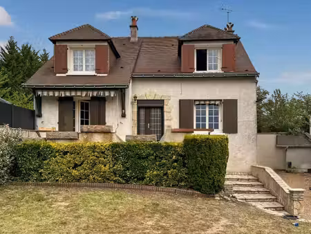 saint-martin-le-beau – maison traditionnelle– de beaux volumes à réinventer