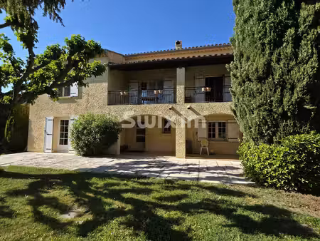 villa avec piscine  logement indépendant et double garage