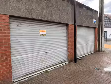 grand et double garage/box à louer à colfontaine