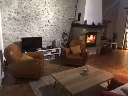 location maison 5 pièces 136 m² à lambesc (13410)  1 258 €
