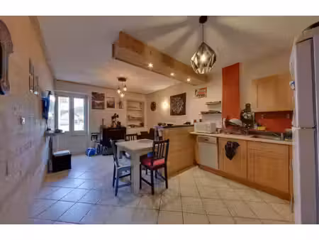 un appartement chaleureux  un jardin pour profiter des beaux jou