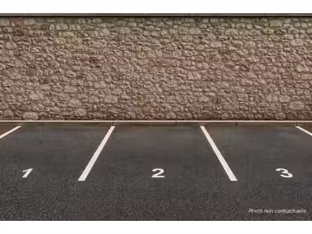 location place de stationnement sur parking privatif à luçon - 20 € par mois