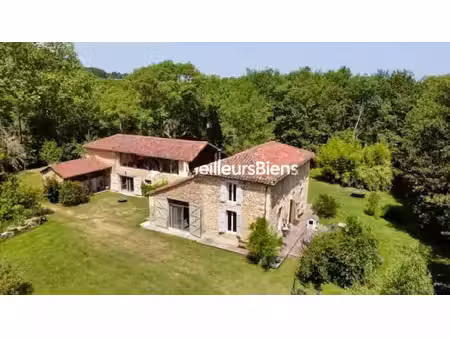 en exclusivité - a 5 min de vic-fezensac - superbe gasconne avec appartement et grange