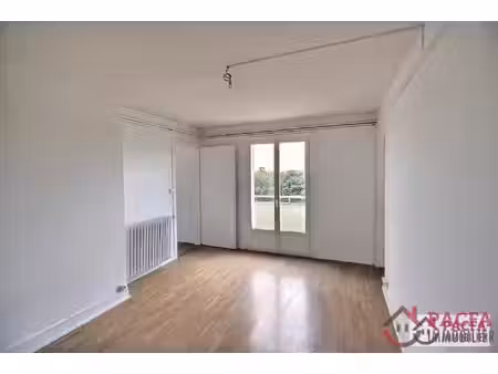 appartement lumineux t2 avec vue imprenable à castres