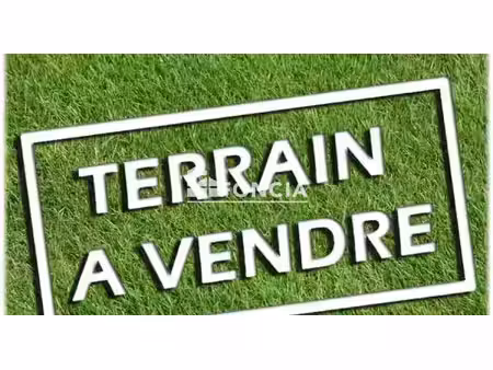 terrain viabilisé de 761 mètres carrés prêt à construire dans quartier prisé de villeneuve