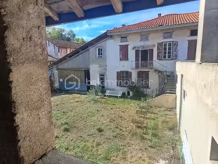 immeuble mixte de 330 m² à la bastide-de-serou