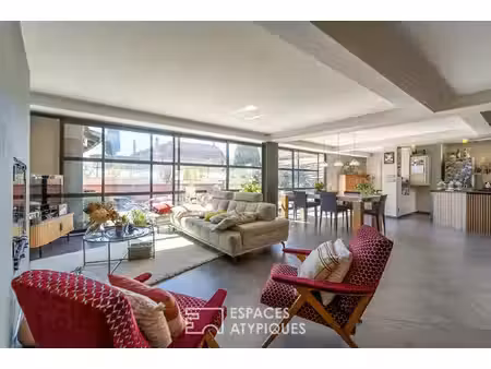 triplex d'exception lumineux et paisible avec sa spacieuse terrasse