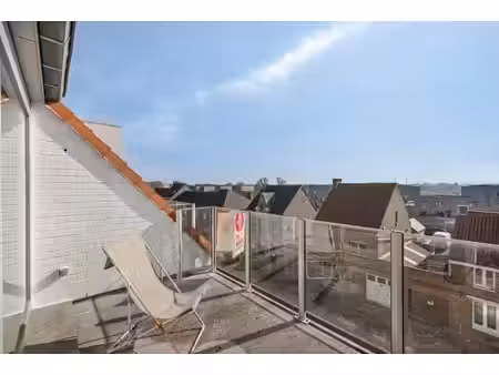 lichtrijk appartement met 2 slaapkamers en twee terrassen.