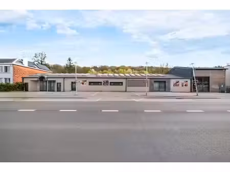immeuble commercial avec de belles surfaces