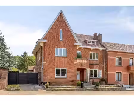 huis met 5 slaapkamers en loods te koop in sint-truiden