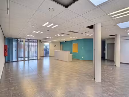 cellule commerciale avec showroom au centre de beaumont