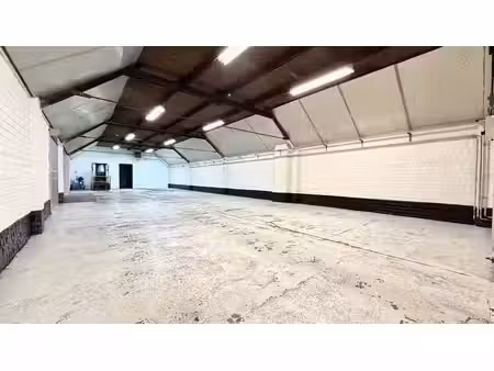 entrepôt de +/- 500 m² avec beau potentiel d’exploitation