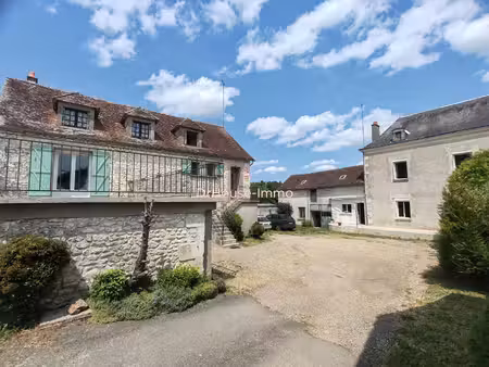ensemble de deux maisons de 113m² et 92m² sur 4600m² de terrain.