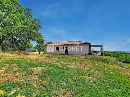 maison récente avec vue exceptionnelle à tauriac