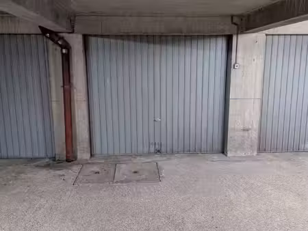 tassin  proche centre  garage à louer