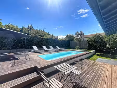 maison rénovée avec piscine et appartement indépendant