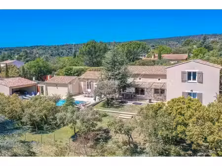a vendre  luberon  cabrières d'avignon  superbe villa de 2007 de 250 m² avec terrasses  ga