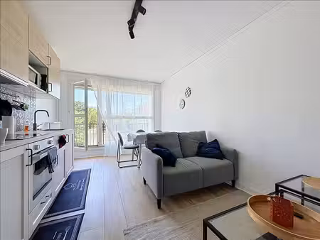 appartement - 3ème étage - 62 77 m2 - 4 pièces - meublé