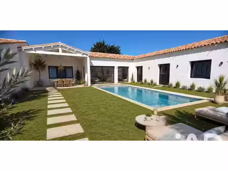 maison avec piscine et terrasse le bois-plage-en-re (17)