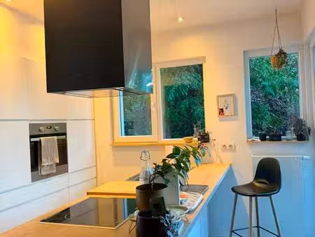 très bel appartement au rez de chaussée d'un petit immeuble