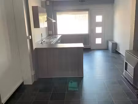 maison 2 façades rénovée – centre d'hornu – 850€/mois
