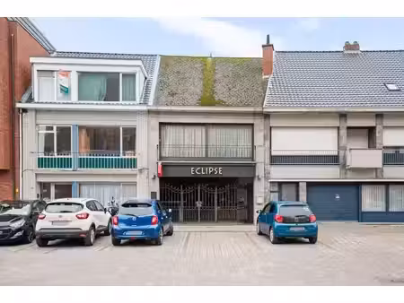 handelspand met bovengelegen woonst pal in het centrum va...