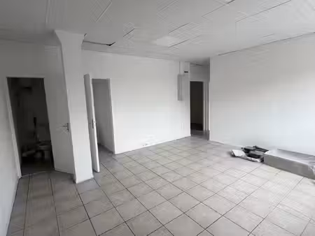location bureau 85 m² à aix-en-provence (13090)