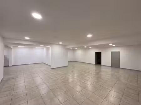 location entrepôt draguignan 83300 650m²