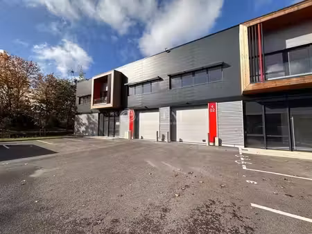 location local d’activités 371m² à 1484m²
