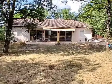 maison de plain-pied avec grand terrain et double garage