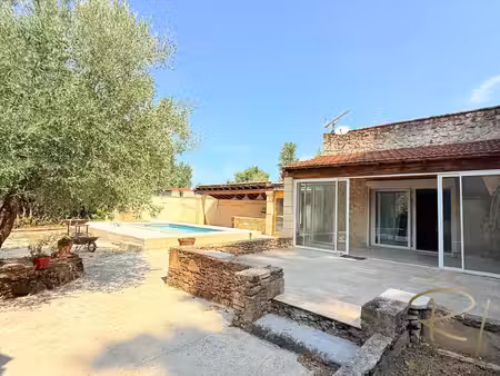 castillon-du-gard maison rénovée avec piscine