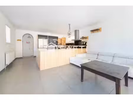 maison de 4 pièces de 107 m² + dépendance à houilles