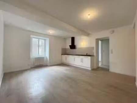 location appartement 4 pièces au may-sur-èvre (49122) : à louer 4 pièces / 54m² le may-sur