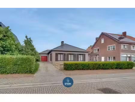 gelijkvloerse woning met veel potentieel op een rustige locatie te rekem !