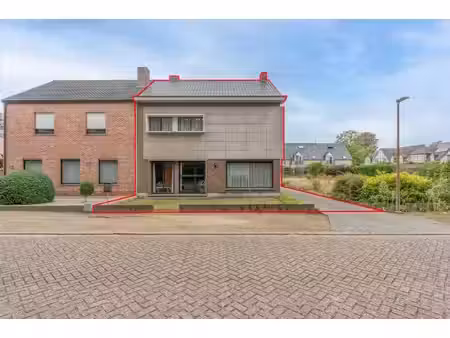 ideaal gelegen gezinswoning met 5 slpk's  tuin en garage te vosselaar.
