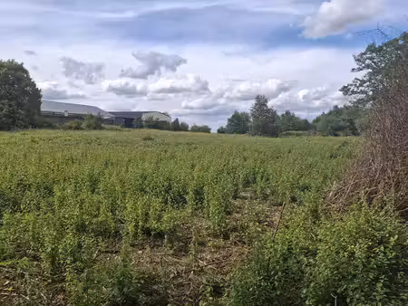terrain commercial avec bâtiment à rénover – périphérie de bellac