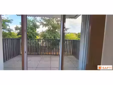 appartement avec balcon   jolie vue   environnement agreable