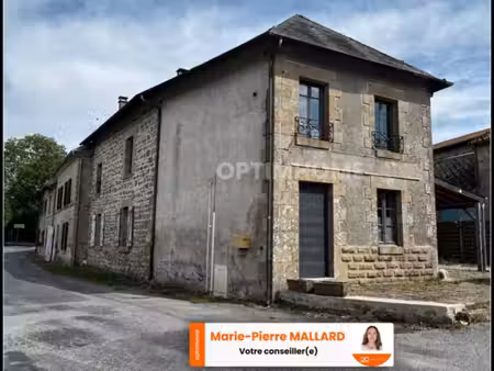une belle bâtisse en pierre au cœur d’un village creusois à soubrebost (23)