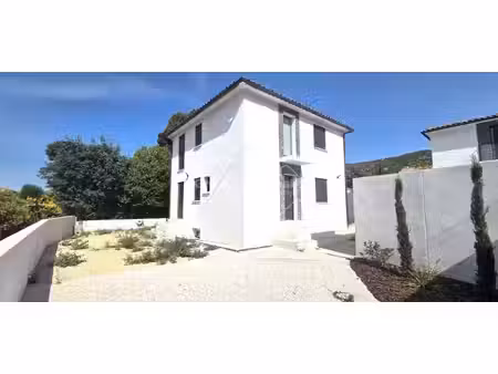 le rove ! villa neuve de type 4 de 100 m² sur 426 m² de terrain avec terrasse et sous-sol.